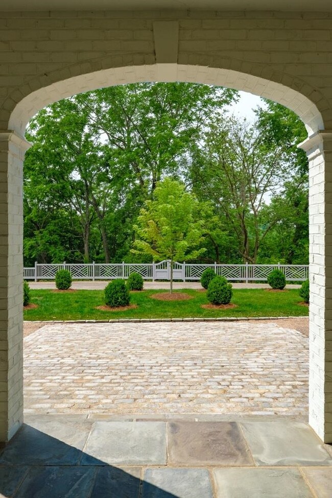 311 Laketree Dr, Staunton, VA 24401 - photo 3