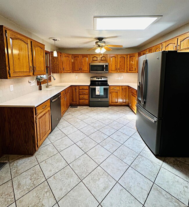 925 NW 2nd St, Washington, IN 47501 - photo 4