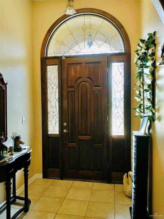 924 E Dorothy Cir, Pharr, TX 78577 - photo 2