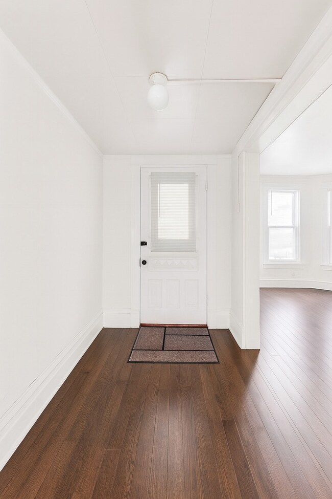 2144 W Montrose Ave unit 2, Chicago, IL 60618 - photo 5