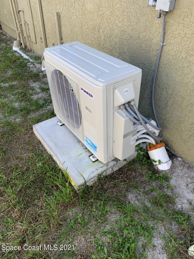 1483 Stanley Ln, Melbourne, FL 32935 - photo 5