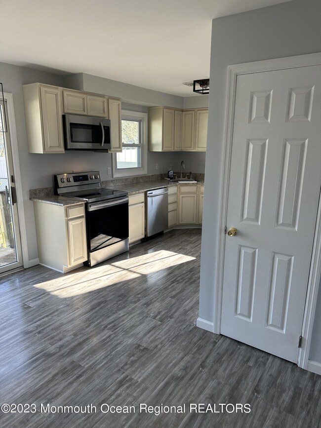 1704 Fleetwood Dr, Forked River, NJ 08731 - photo 5