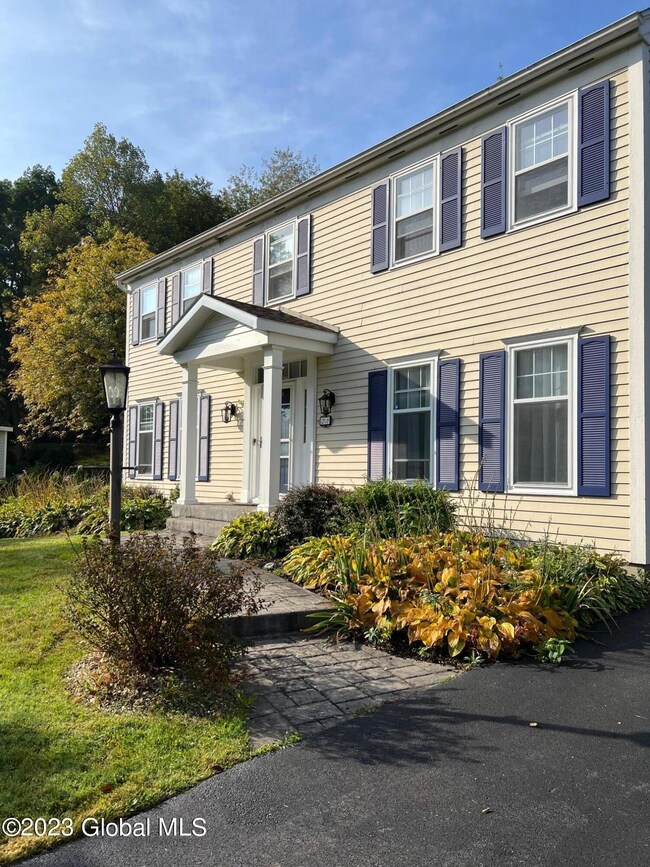 21 Greyledge Dr, Albany, NY 12211 - photo 2