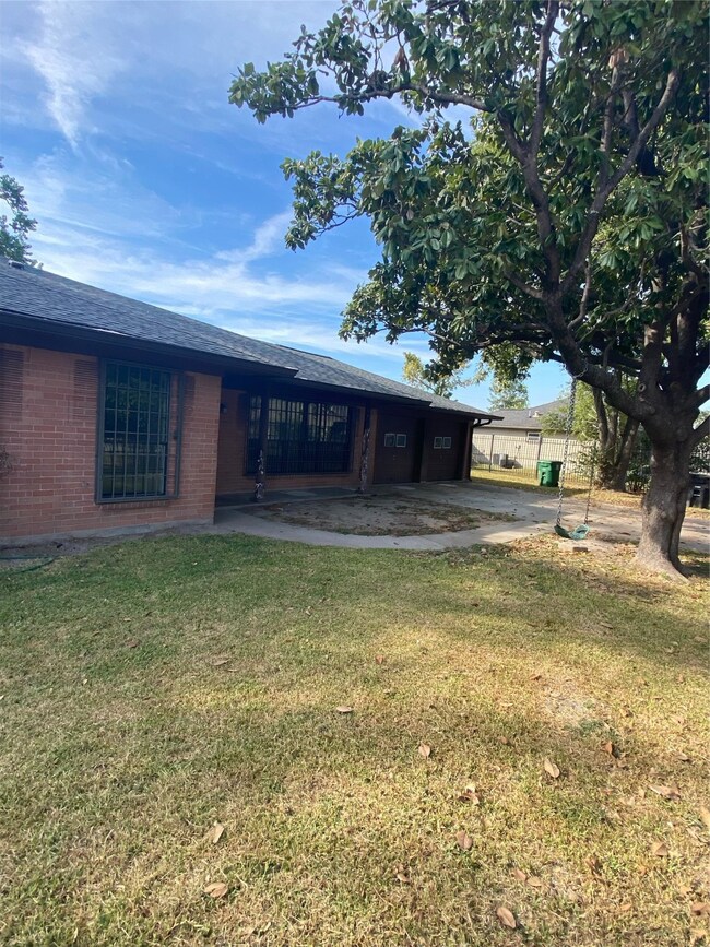 6901 Eugene St, Houston, TX 77093 - photo 2