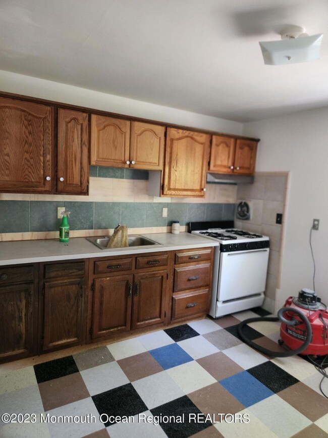 1176 Fulton St unit 2nd Floor, Rahway, NJ 07065 - photo 3