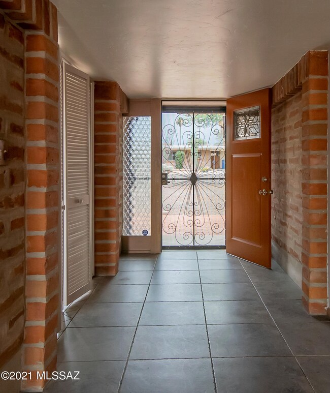 7 Front entrance
