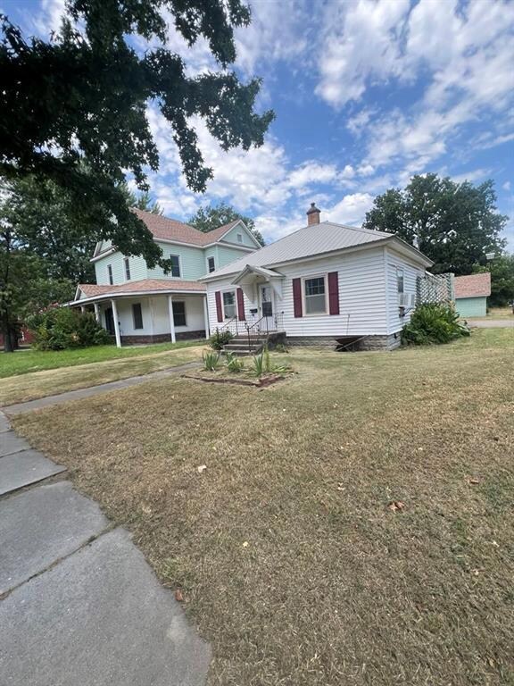 321 W Maple St, Columbus, KS 66725 - photo 4