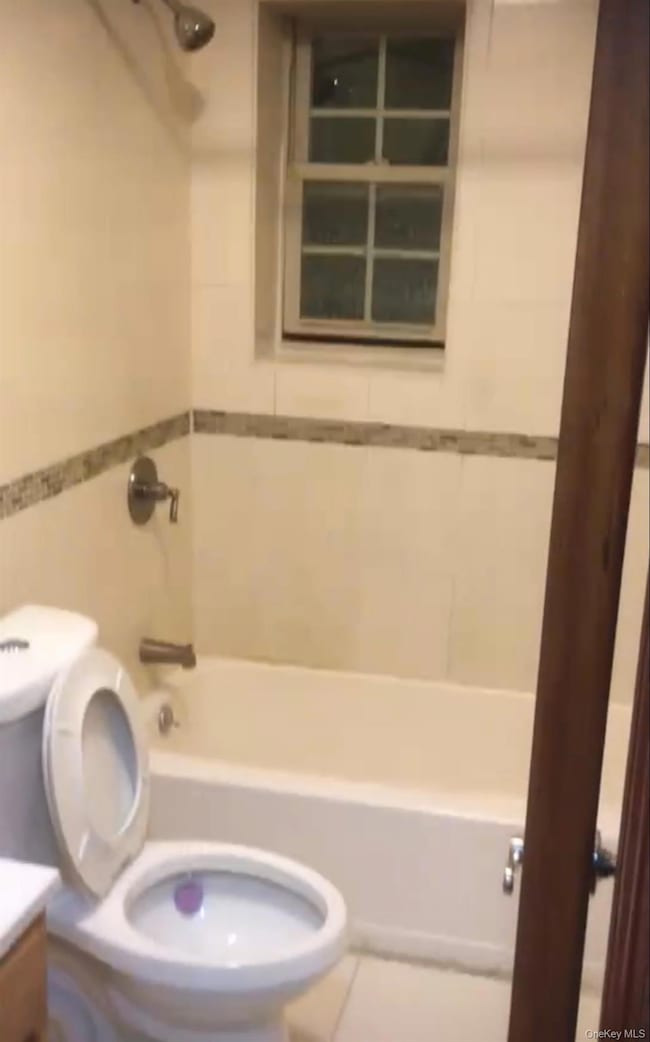 9526 90th St, Ozone Park, NY 11416 - photo 2