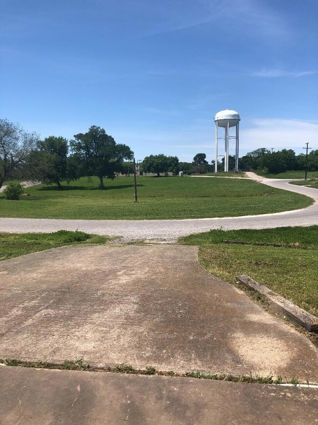 504 Chinner St, Bonham, TX 75418 - photo 3