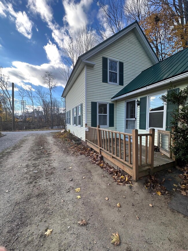 5 Tuttle Ct, Rochester, NH 03839 - photo 2