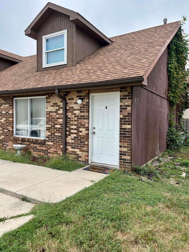 3707 S Luster Ave unit A, Springfield, MO 65804 - photo 2