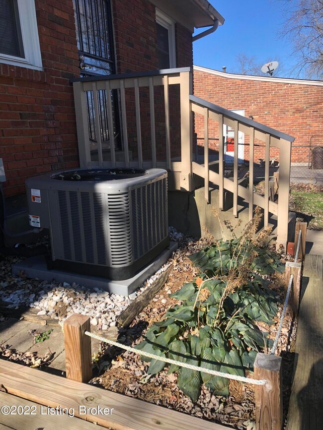 5515 Idlewood Ln, Louisville, KY 40291 - photo 3