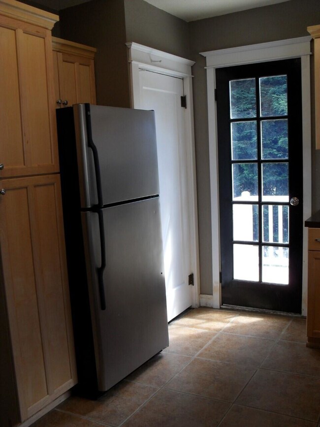 Nehalem Hwy 101 kitchen exterior door th