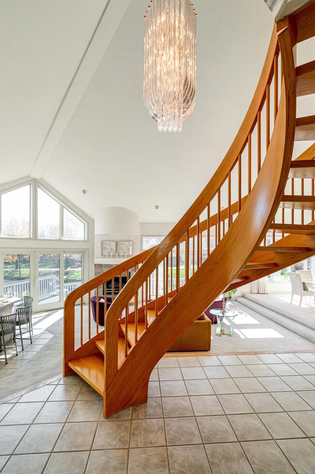 819 Crestway Dr, Columbus, OH 43235 - photo 5