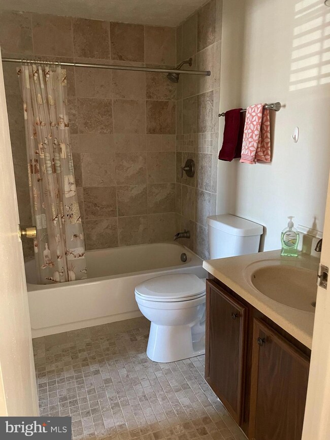 11700 Zebrawood Ct, Germantown, MD 20876 - photo 6