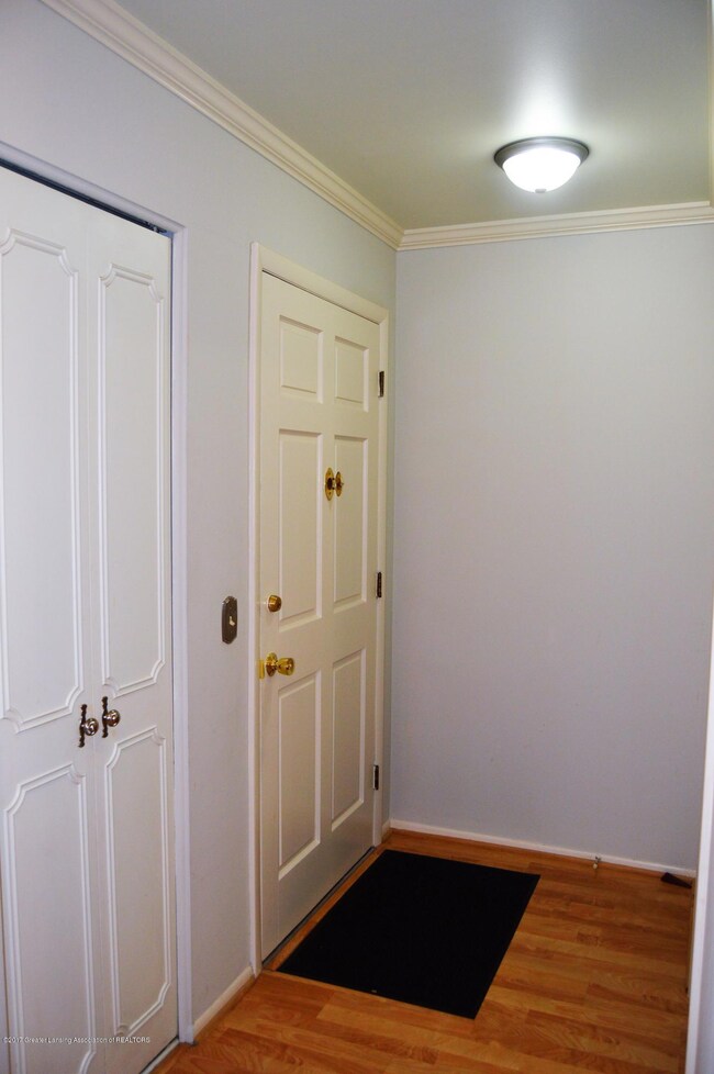 1730 Wellington Rd unit 1, Lansing, MI 48910 - photo 2