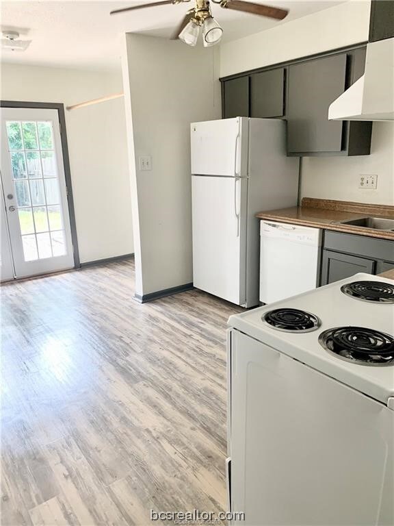 1605 Mossglenn Cir, College Station, TX 77840 - photo 6