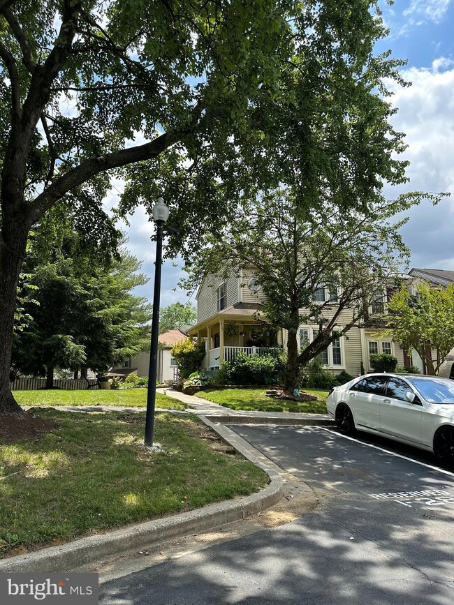 307 Meadow Way, Hyattsville, MD 20785 - photo 4