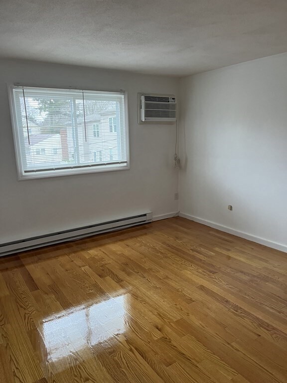 210 Middle St unit d, East Weymouth, MA 02189 - photo 4