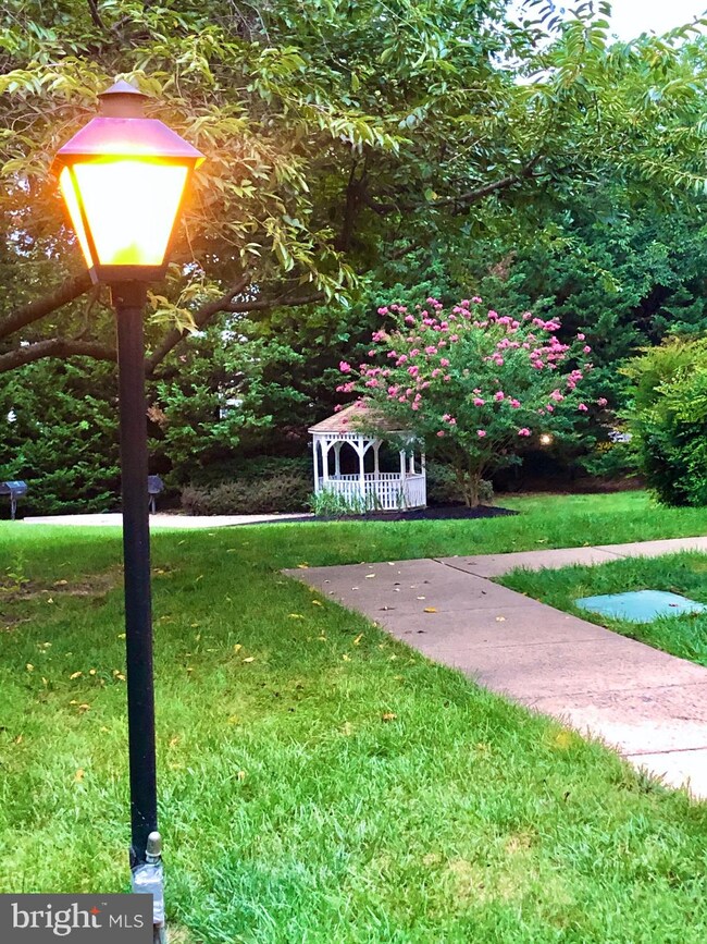 3330 Spring Ln unit D32, Baileys Crossroads, VA 22041 - photo 7