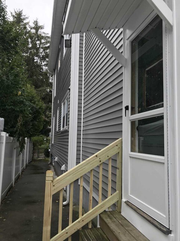 33 Hamlet St unit 1, Somerville, MA 02143 - photo 4