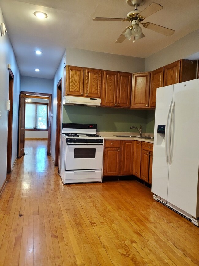 3017 N Gresham Ave unit 2, Chicago, IL 60618 - photo 7