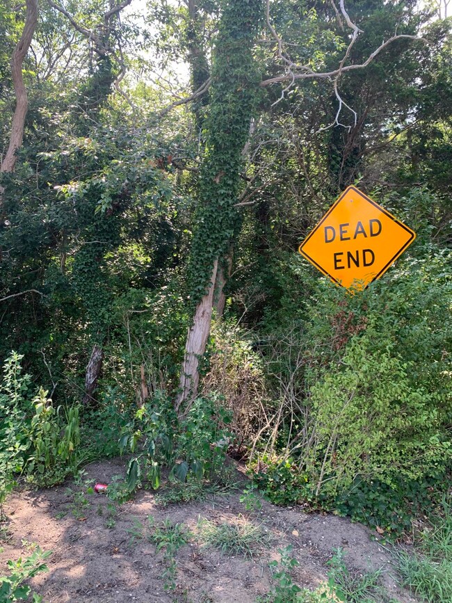 Private dead end street