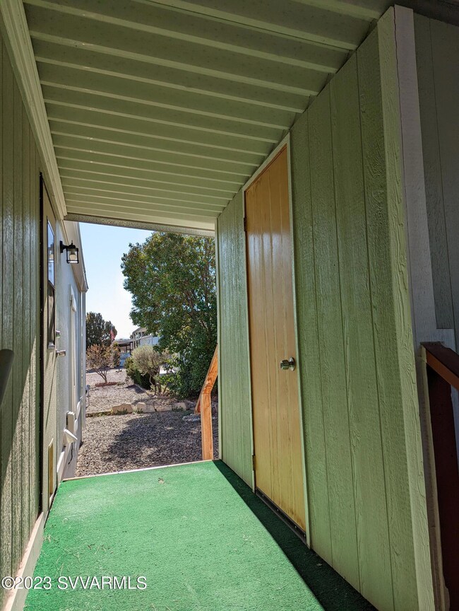 PXL_20230326_161740870 shed and back do