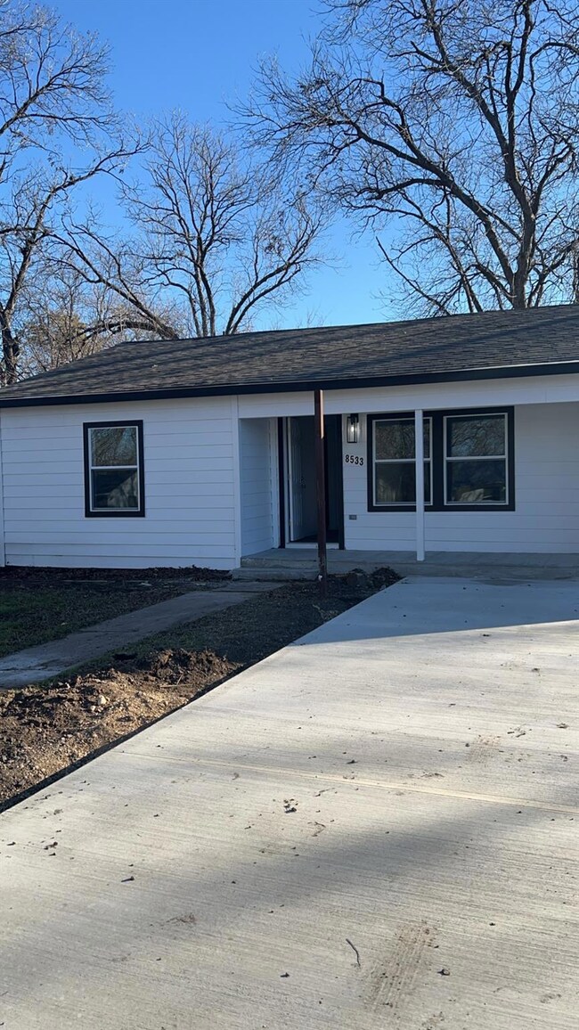 8533 Sussex Ct, Fort Worth, TX 76108 - photo 2