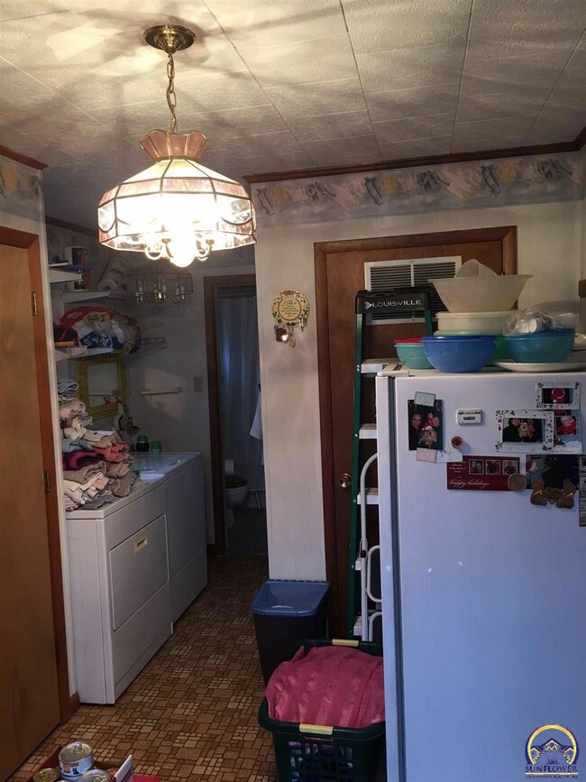 428 Pearl St, Rossville, KS 66533 - photo 6