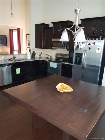 full eat in kitchen with granite countertops and s