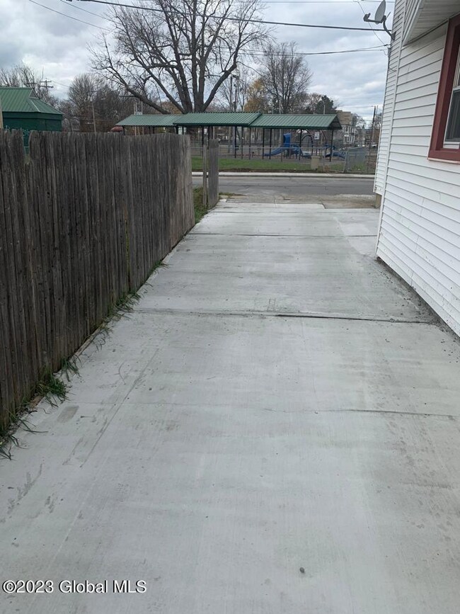 351 Schenectady St, Schenectady, NY 12307 - photo 6