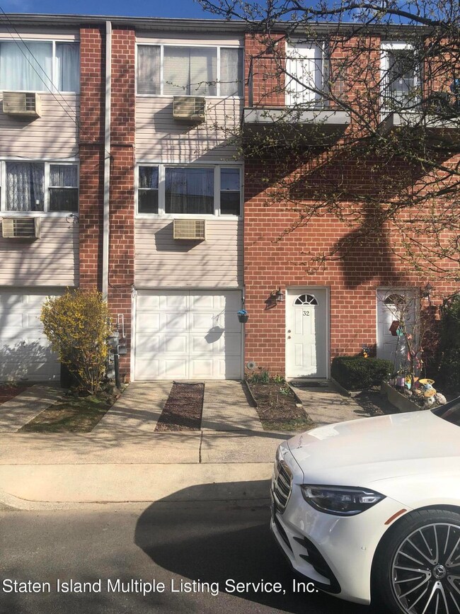 32 Francine Ct unit A, Staten Island, NY 10306 - photo 2