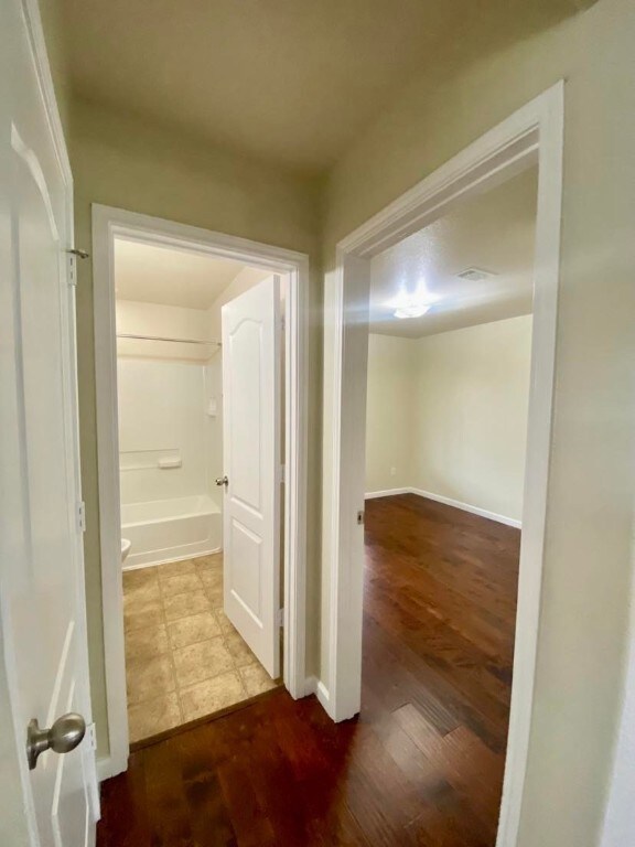 8827 Summerset Meadow Ct, Houston, TX 77075 - photo 6