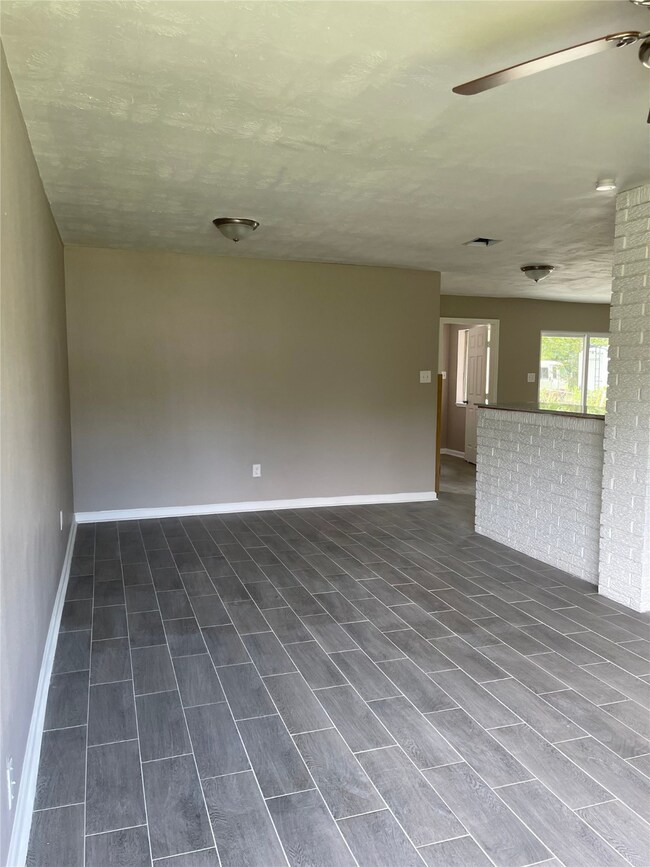 6705 Lockwood Dr, Houston, TX 77028 - photo 3