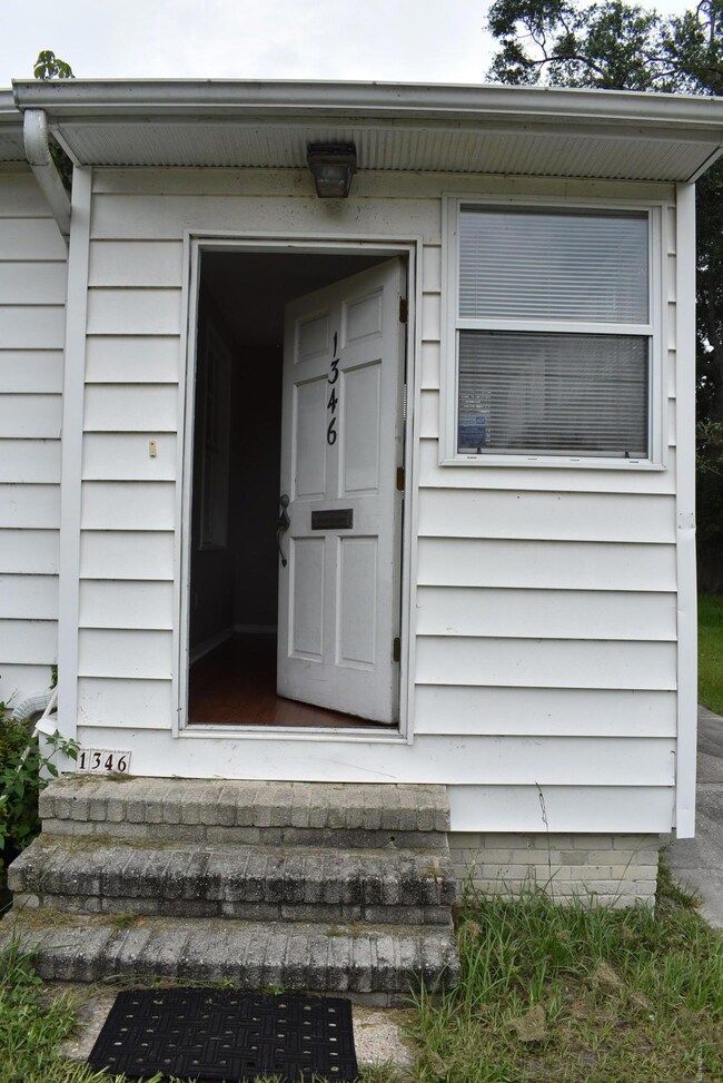 1346 Macarthur St, Jacksonville, FL 32205 - photo 2