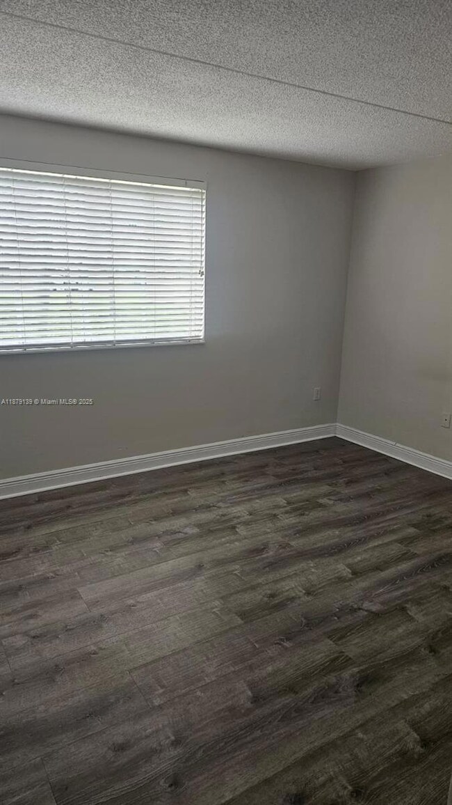 6115 NW 186th St unit 105, Hialeah, FL 33015 - photo 7