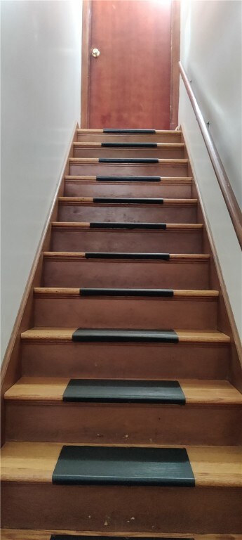 135 Cannon St, Cranston, RI 02920 - photo 4