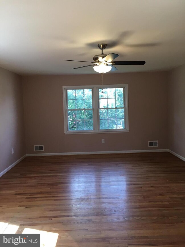 9505 Bonair Dr, Manassas, VA 20109 - photo 2