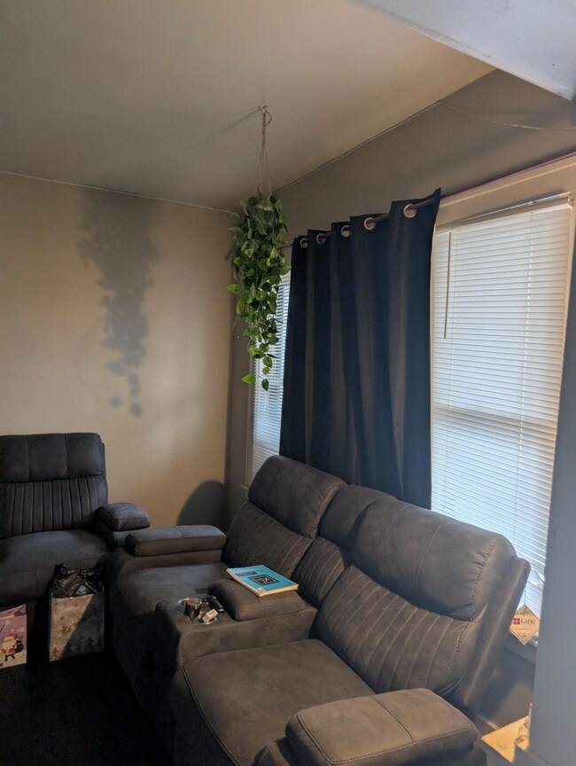 9142 Isham, Detroit, MI 48213 - photo 3