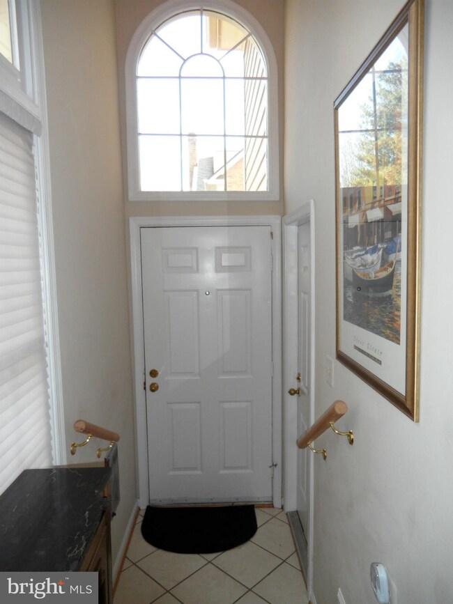 10838 Luxberry Dr, Rockville, MD 20852 - photo 4