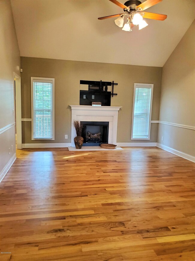 187 Chapman Ridge Rd Living Rm