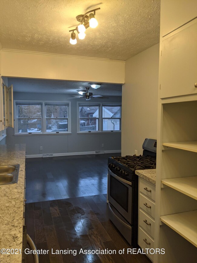 3237 Stabler St, Lansing, MI 48910 - photo 5