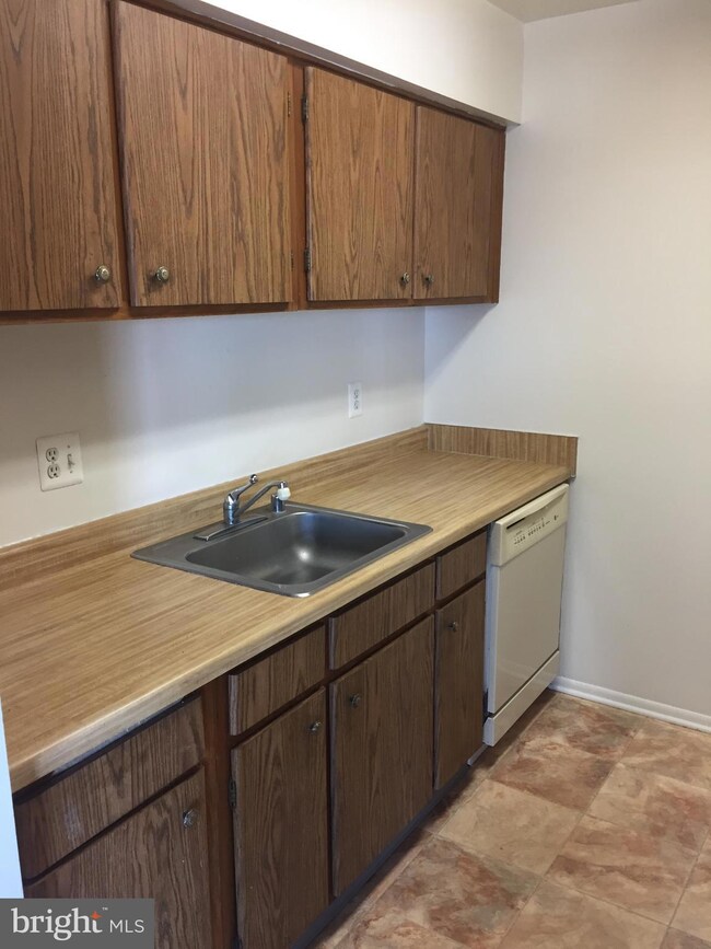 106 Mountain Rd unit 3C, Glen Burnie, MD 21060 - photo 3