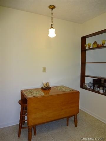 127 Atwood Dr, Hendersonville, NC 28792 - photo 5