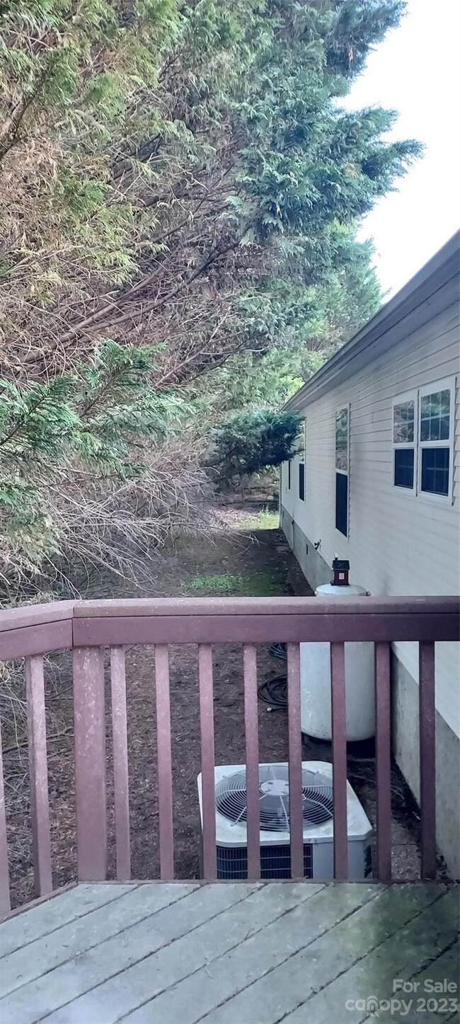 49 Bradford Terrace Ln, Hendersonville, NC 28792 - photo 4