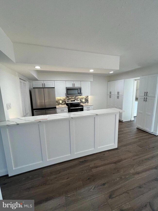 439 Colonial Dr, East Greenville, PA 18041 - photo 6