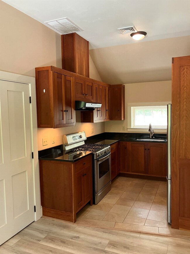 13 Union St unit 2, Walpole, NH 03608 - photo 4