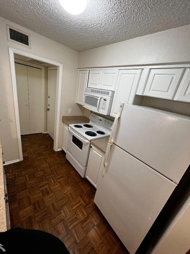 4845 Cedar Springs Rd unit 269, Dallas, TX 75219 - photo 5