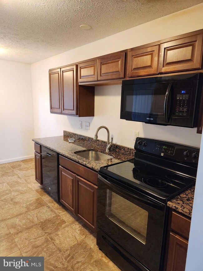 643 Nollmeyer Rd, Middle River, MD 21220 - photo 3